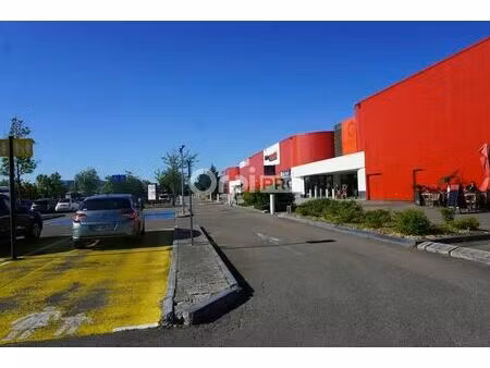 location commerce 2 224 m²
