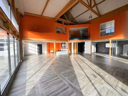 location commerce 303 m²