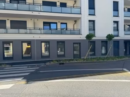 location commerce hagondange 57300 96m²