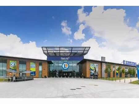 location commerce 252 m²