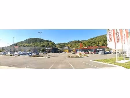 location commerce 865 m²