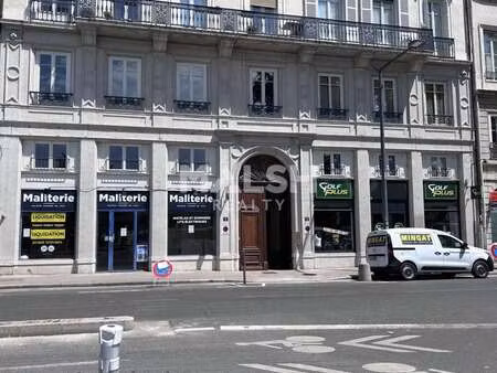 location commerce 117 m²