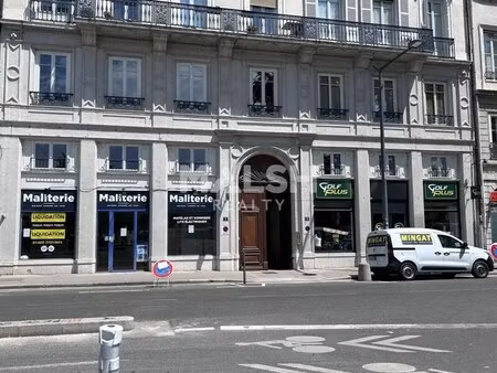location commerce lyon 69006 117m²