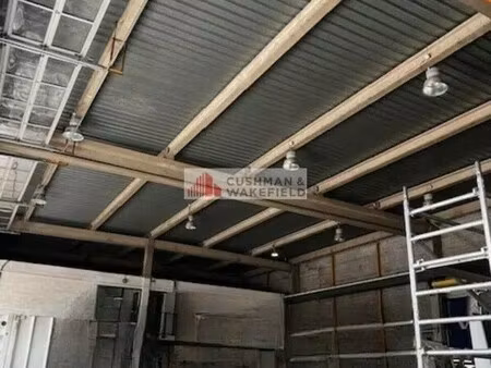 location commerce 1 126 m²