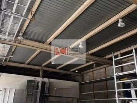 location local d'activités 1 126 m²
