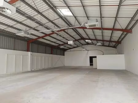 location commerce 750 m²