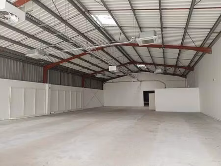 location commerce 750 m²