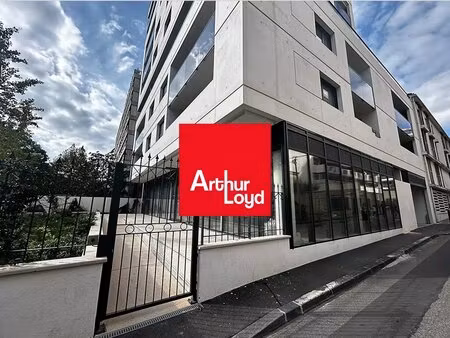 location commerce 54 m² à 183 m²