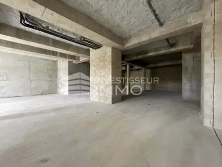 location commerce 138 m²