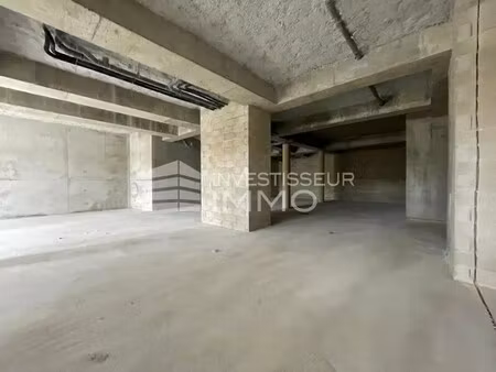 location commerce melun 77000 138m²