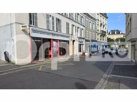 location commerce 172 m²