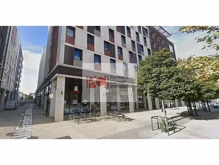 location commerce nimes 30000 305m²