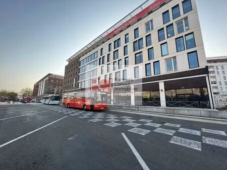 location commerce nimes 30000 835m²
