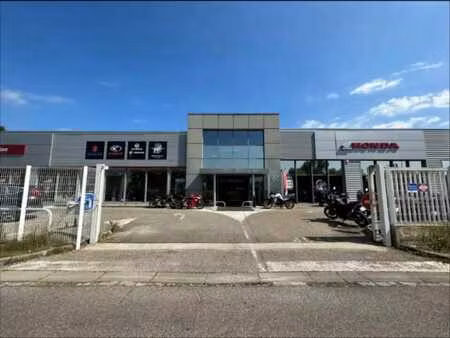 location commerce 750 m² à 2 250 m²