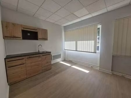 location commerce 129 m²