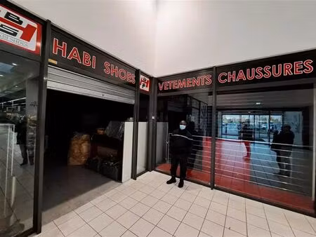 location commerce 186 m²