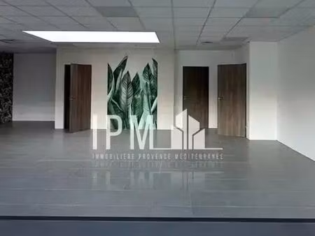 location commerce 30 m²