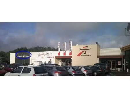 location commerce 262 m²