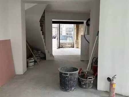 location commerce 130 m²