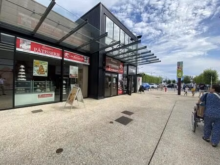 location commerce 113 m²