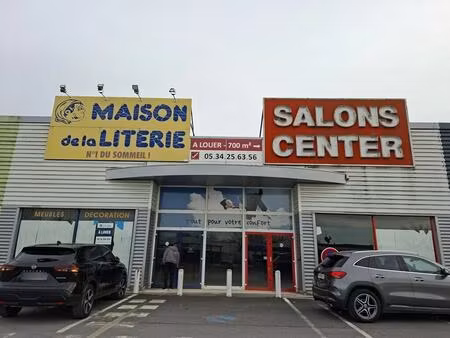 location commerce saint memmie 51470 700m²