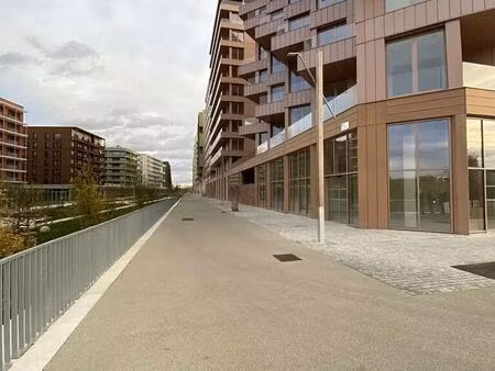 location commerce 146 m²