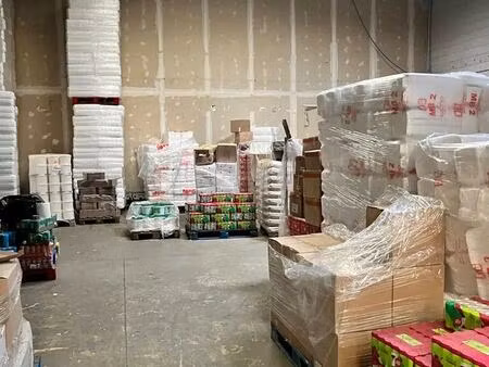 location commerce 2 366 m²