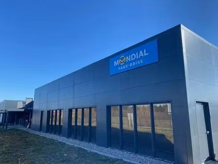 location commerce 260 m²