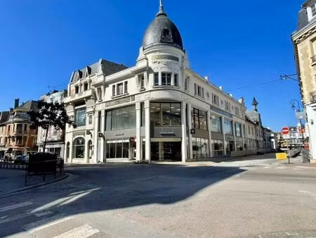 location commerce 1 057 m²