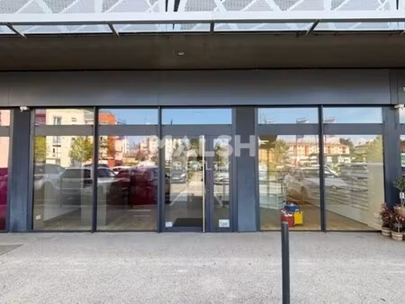location commerce 149 m²