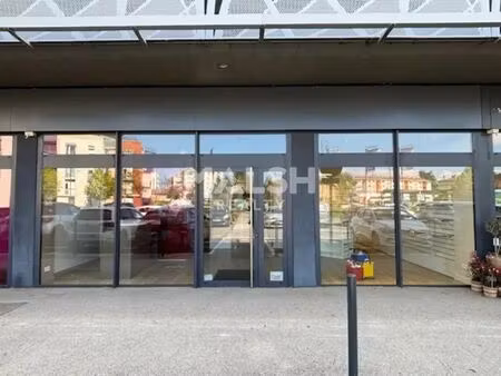 location commerce tassin la demi lune 69160 149m²