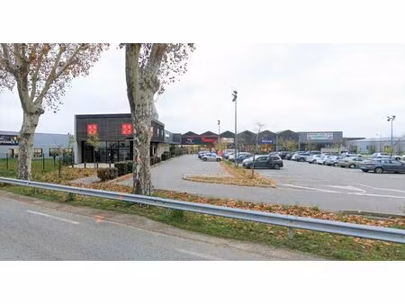 location commerce 186 m²