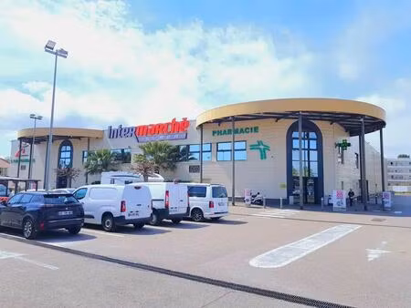 location commerce 227 m²