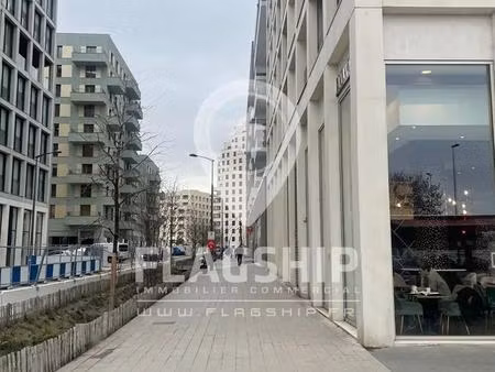 location commerce 152 m²