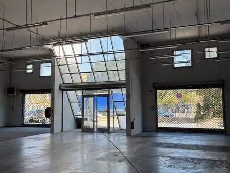 location commerce 442 m²