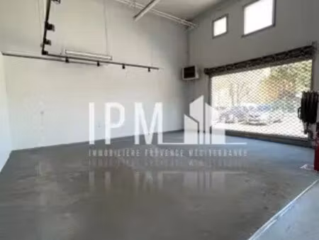 location commerce aubagne 13400 425m²