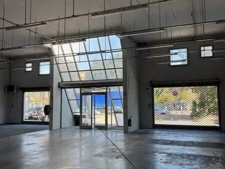 location commerce aubagne 13400 442m²