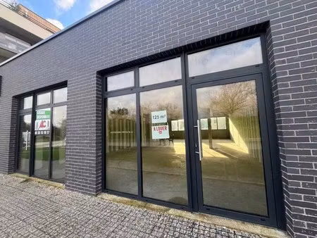 location commerce 125 m²