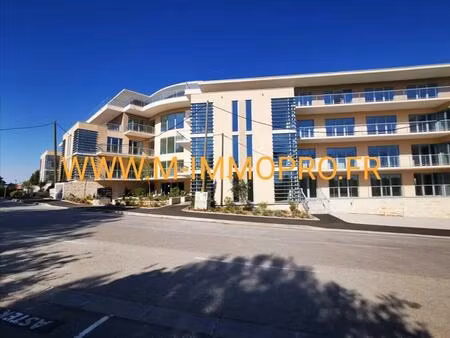 location commerce 182 m²