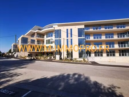 location commerce biot 06410 182m²