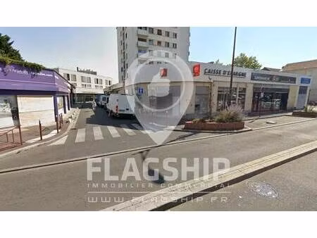 location commerce bondy 93140 930m²