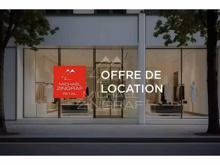 location commerce 126 m²