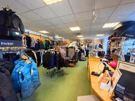 location commerce capinghem 59160 275m²
