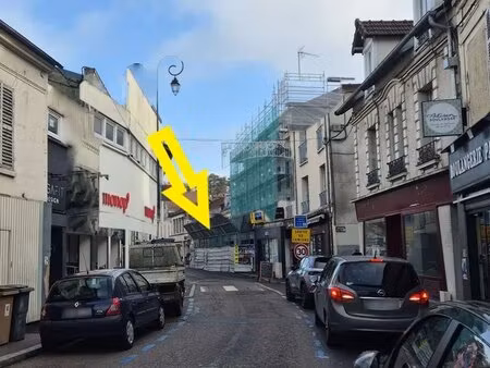 location commerce 99 m²