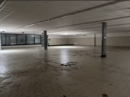 location commerce 1 201 m²