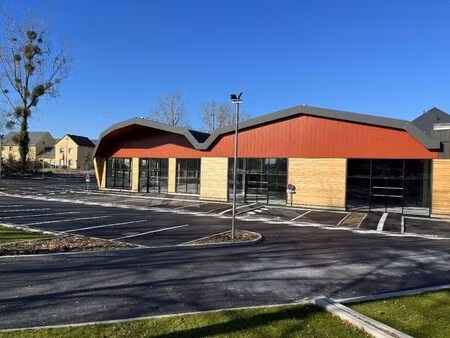 location commerce 267 m²