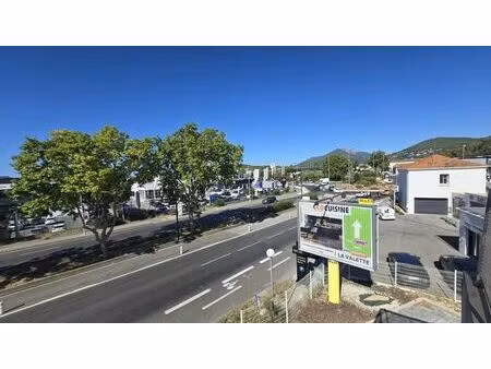 location commerce 383 m²