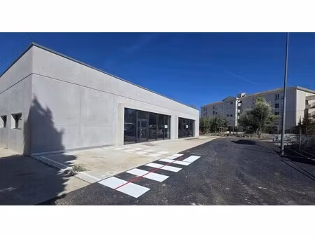 location commerce 582 m²