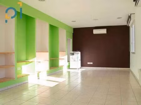 location commerce 71 m²