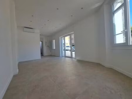 location commerce 25 m²
